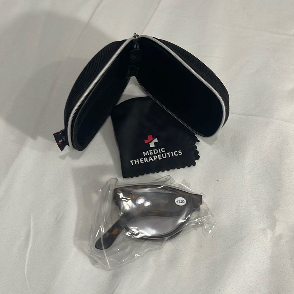 Foldable blue light blocking reading glasses